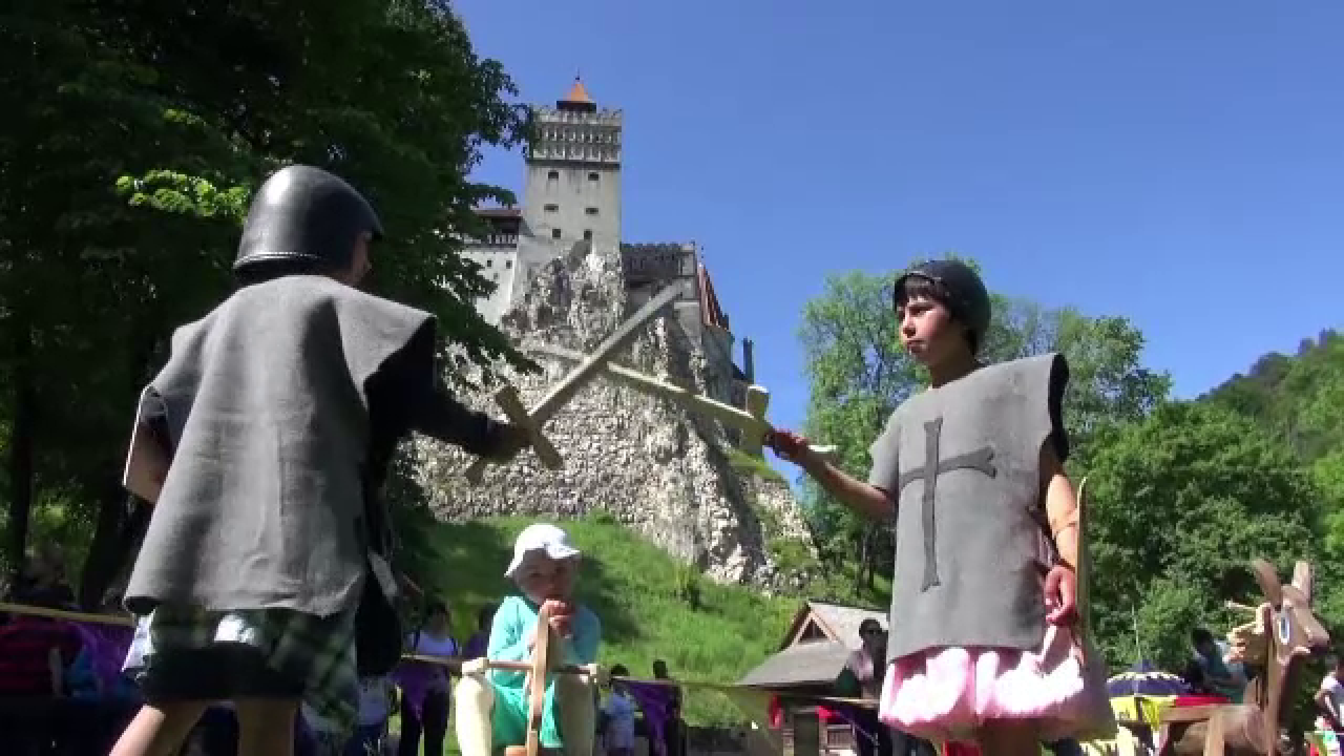 Cu ce activitati si cadouri au fost rasfatati copiii de ziua lor. Industria de produse dedicate celor mici este in crestere