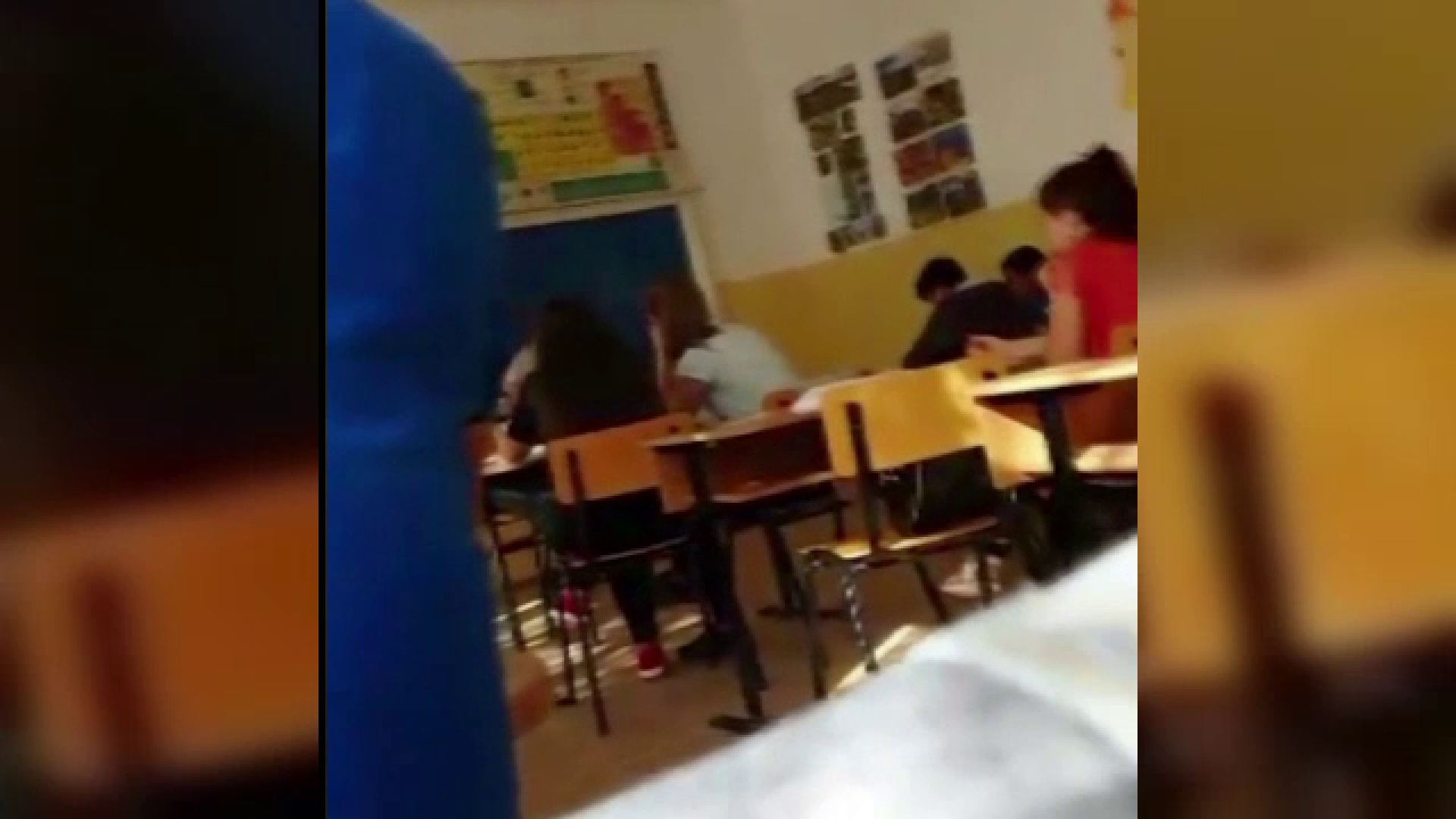 Ancheta la un liceu din Dolj dupa ce un elev si-a filmat profesoara de matematica in timpul orei: "Te dau cu capul de tabla!"