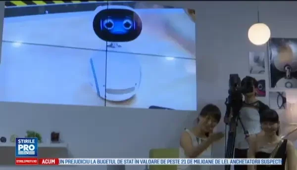 Robotul pentru familie care face senzatie la Targul de tehnologie din Taipei. Ce stie sa faca Zenbo