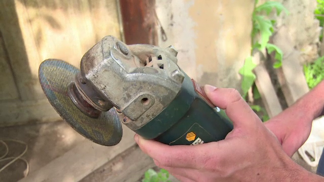 Tanarul care si-a taiat patru degete cu flexul, operat la Targu Mures. Medicii spera in recuperarea lui totala