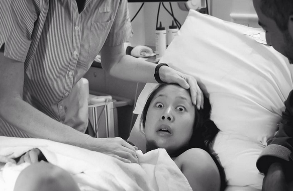 Tocmai nascuse si si-a vazut copilul pentru prima data. Ce a observat incat a avut aceasta reactie