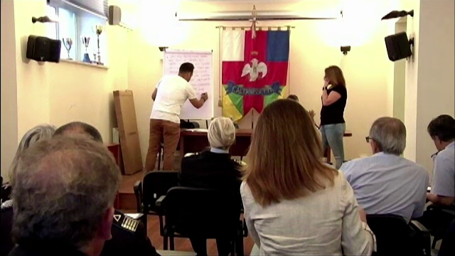 Imigrantii din Sicilia ii invata pe carabinieri engleza pentru a comunica mai bine: Predandu-le engleza invat si eu italiana