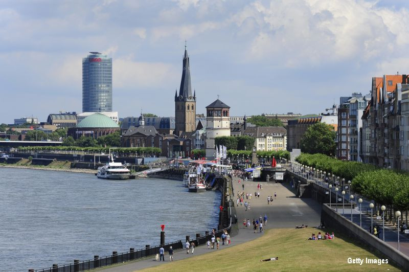 Trei sirieni, acuzati de legaturi cu Statul Islamic, au fost arestati de autoritatile din Germania. Ce ar fi planuit