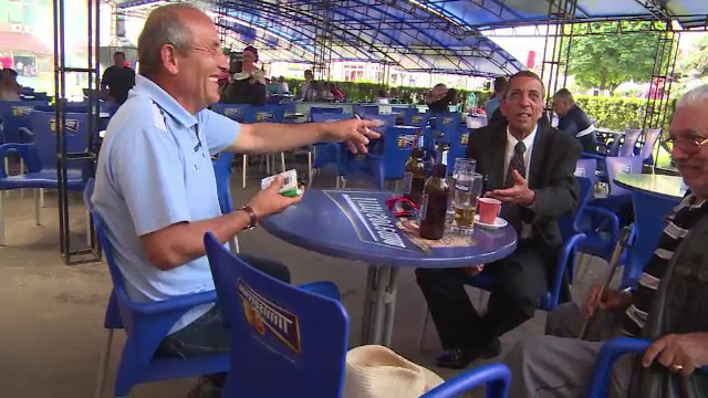 Romanii beau doar la ocazii, dar ocaziile vin si de 4 ori pe zi. Regiunea in care se consuma cei mai multi litri de alcool