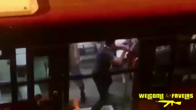 "Bataie ca in Bronx" intre doua gasti de romani si africani, in Roma. "Desi erau mai putini la numar, romanii au castigat"