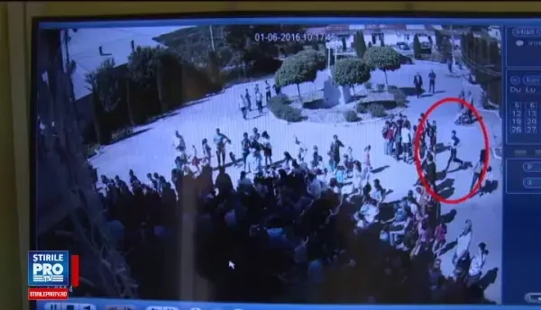 Exemplul dat de doi profesori elevilor, in timpul serbarii de 1 iunie. De ce a incercat un dascal sa isi bata colega