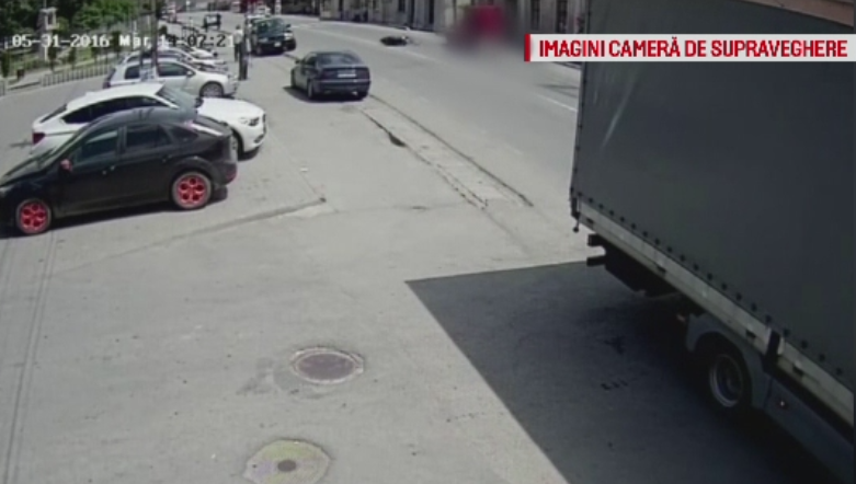 Tanarul care s-a aruncat de pe motocicleta ca sa evite impactul cu o masina a murit, dupa 5 zile de coma