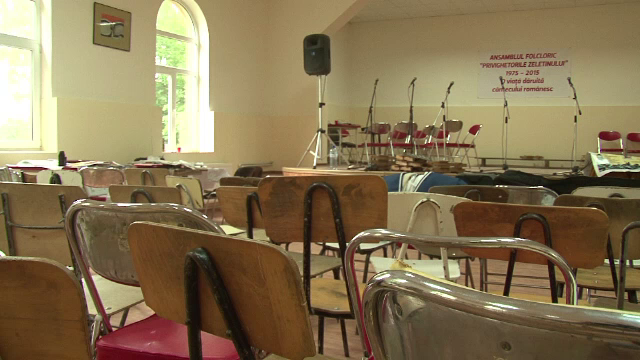 Profesor de muzica din Bacau acuzat ca ar fi incercat sa abuzeze sexual o eleva. "A incuiat usa si a pus mana pe ea"