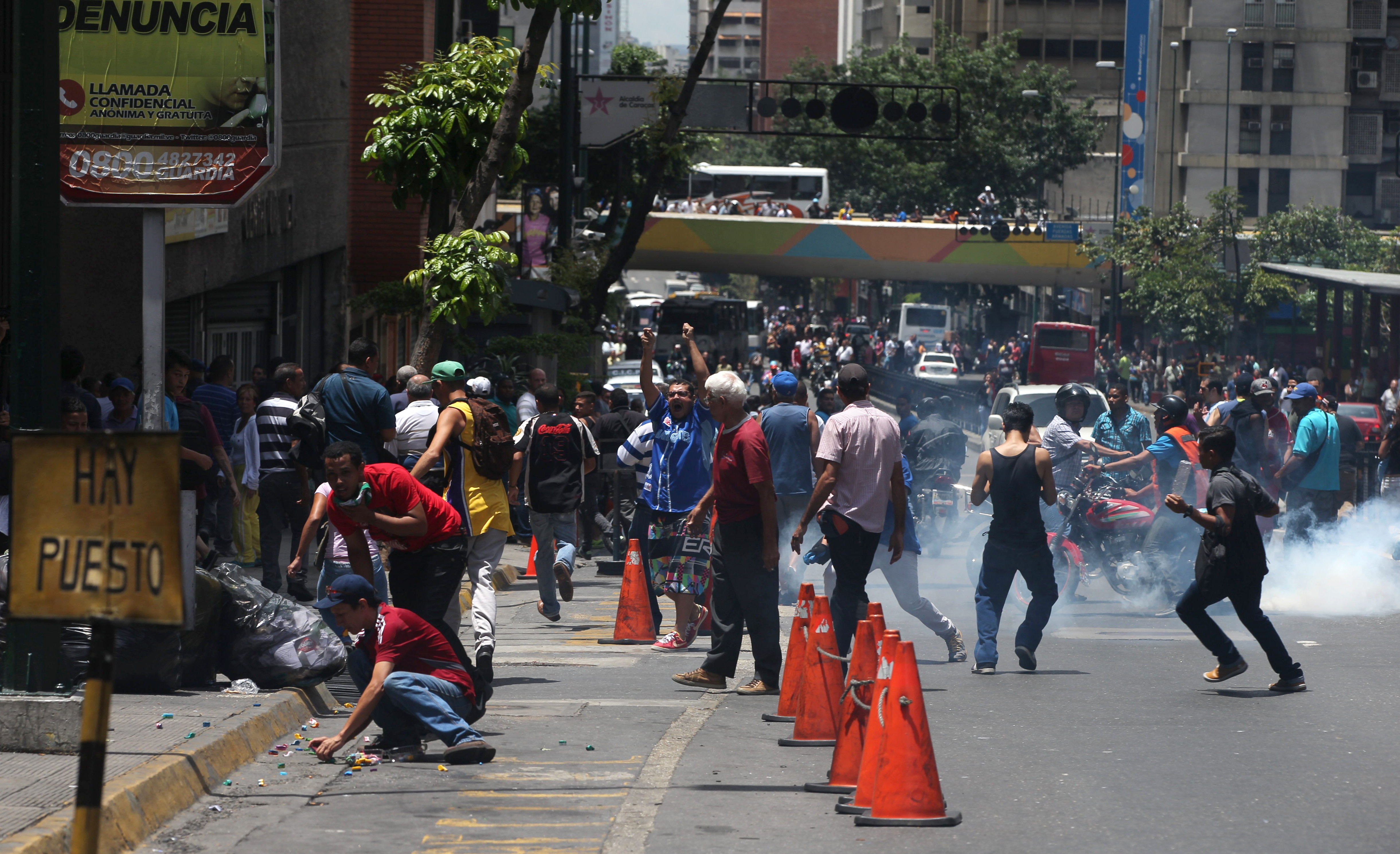 "Vrem mancare!". Populatia din Venezuela a iesit in strada, fortele de securitate au folosit gaze lacrimogene. VIDEO