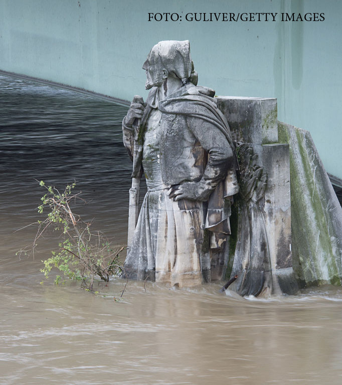 Inundatii catastrofale in Franta. Nivelul apei, masurat cu ajutorul unei statui vechi de un secol