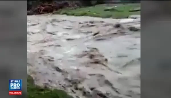 Imagini dramatice din zonele afectate de inundatii devastatoare. Nu ma duc de la casa mea. Aici mor eu