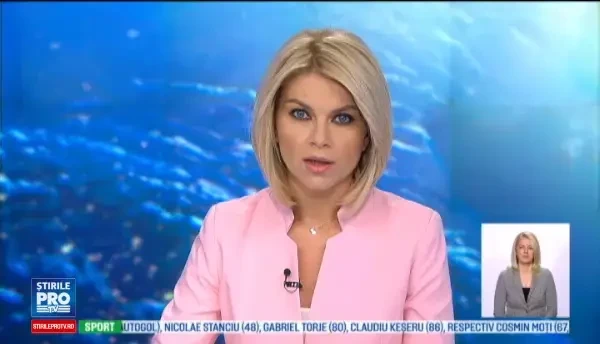 O masina a luat foc in centrul Brasovului, chiar langa primarie. Cum au reusit sa se salveze soferul si pasagera