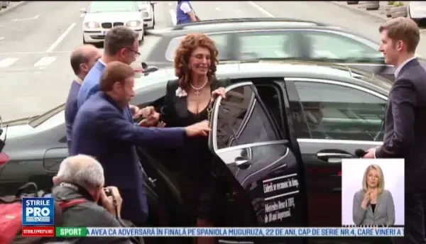 Sophia Loren, aclamata pe covorul rosu, la Cluj. Sper sa ma intorc in aceasta tara frumoasa cat mai repede