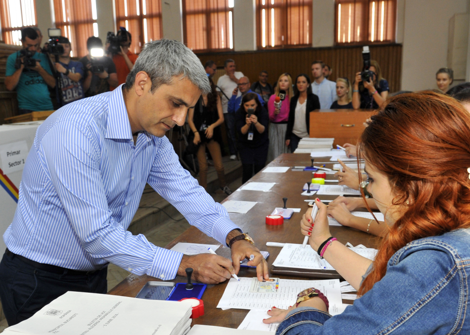 Robert Turcescu si Dorel Onaca sunt pe primul loc la listele de canditati ale PMP in Constanta, Senat si Camera Deputatilor