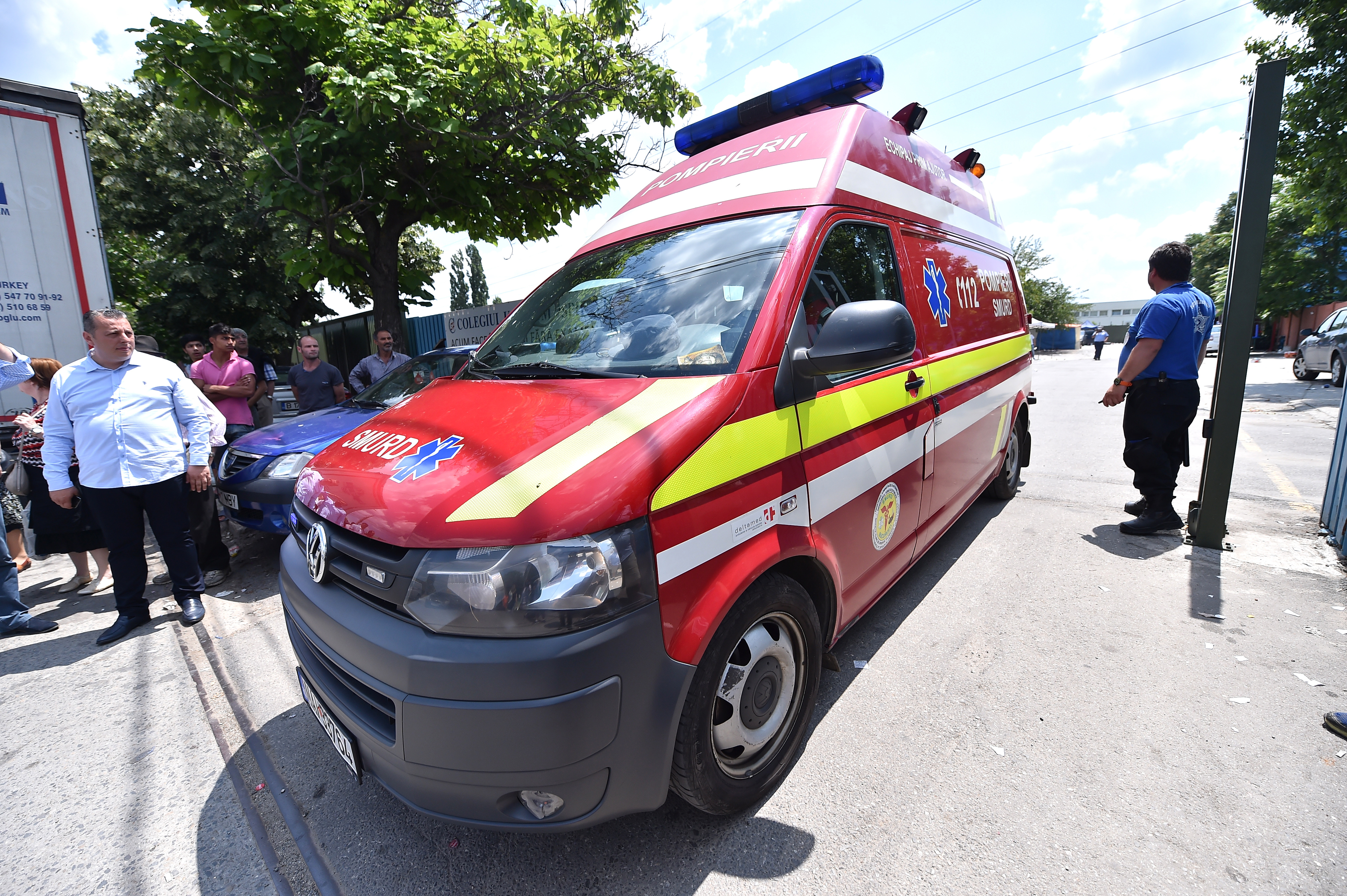 Explozie in Capitala. Trei dintre cei 10 raniti in urma exploziei unei butelii intr-un targ au fost externati