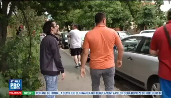 Un semn de circulatie pus in pom si unul acoperit au provocat un grav accident in Timisoara. Doi oameni au ajuns la spital