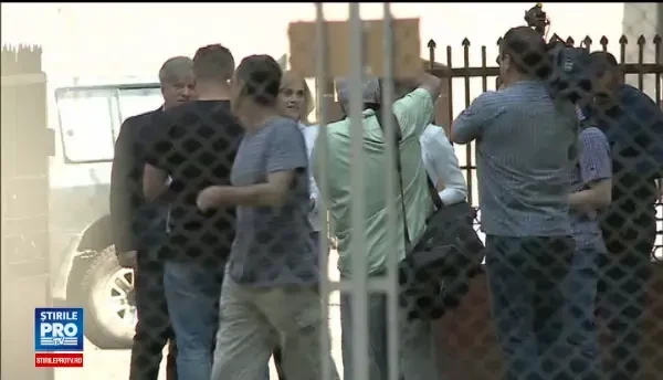 ALEGERI LOCALE 2016. Candidatii din Capitala au votat inca de dimineata: Vecinul a avut un majorat noaptea asta