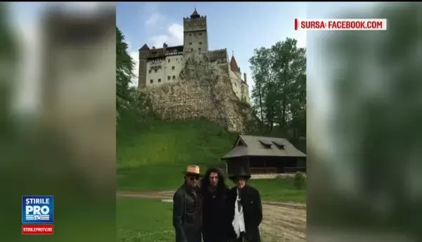 Alice Cooper, Johnny Depp si Joe Perry, in vizita la Castelul Bran. Ce le-a atras atentia artistilor