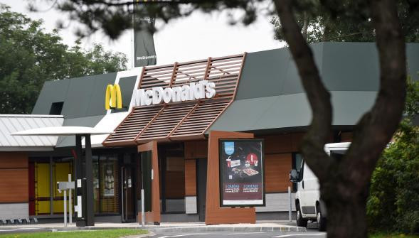 Jaf armat intr-un restaurant McDonald's din Franta. Cine se afla in acel moment printre clienti