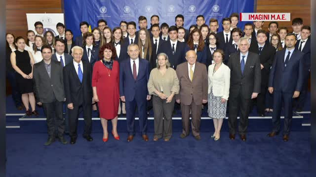 Absolventii cursului de diplomatie si afaceri internationale de la liceul "Lauder Reut", premiati la MAE