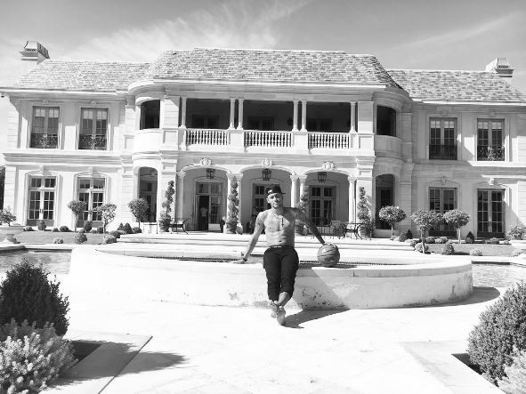 Palatul in care sta Neymar in Beverly Hills costa 9.000 de euro pe noapte! Cum arata inauntru FOTO