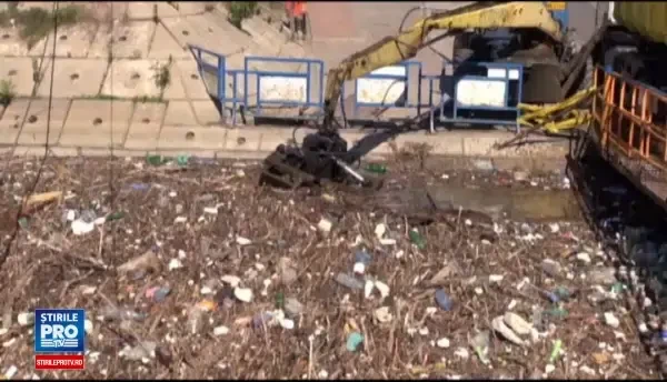 Situatie ingrijoratoare in Galati, unde Dunarea se transforma intr-o groapa de gunoi. Dezastrul produs de inundatii