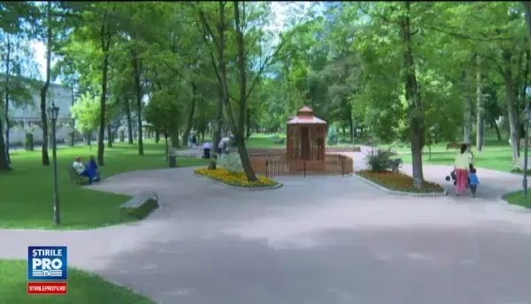 Dupa ce au dat 3000 de euro pe o cusca speciala pentru veverite, au mai si ingradit-o. Gafa autoritatilor din Bistrita