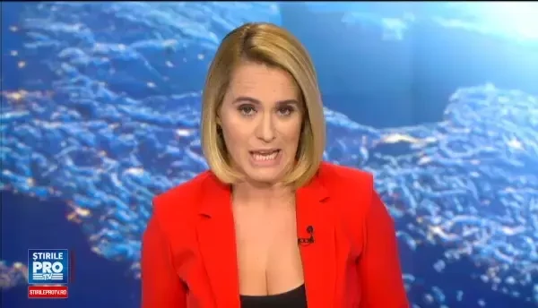 Si-a gasit o noua joaca si a devenit vedeta pe internet. Ce face acest Husky dupa ce isi potoleste setea