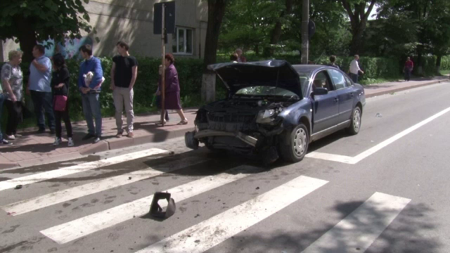 O soferita de 19 ani a oprit intr-o intersectie din Botosani, pentru a se asigura. Ce s-a intamplat in secunda urmatoare