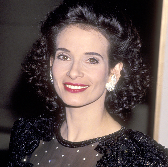 Theresa Saldana a murit, la 61 de ani. Actrita supravietuise in trecut dupa ce a fost injunghiata de 10 ori de un fan