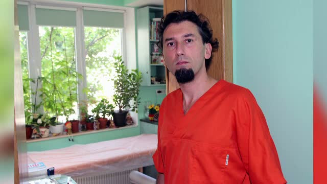 Medic homeopat din Constanta, arestat pentru ca ar fi violat o minora. Discutia pe care a filmat-o fata in cabinet