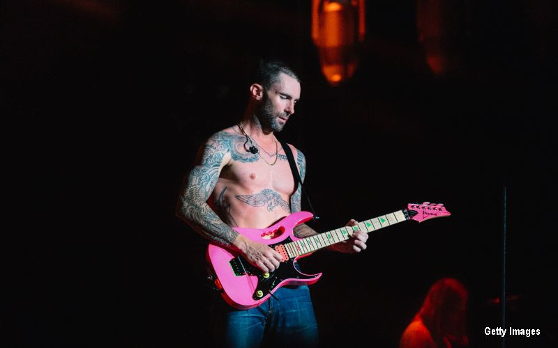 Scrisoarea celor de la Maroon 5 catre Iohannis si Ciolos. Artistii trag un semnal de alarma asupra unei probleme grave