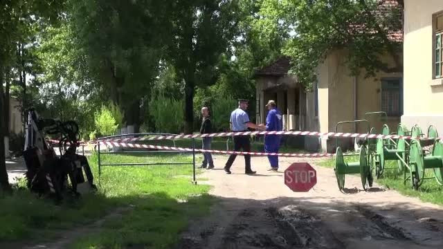 Alerta la Galati. O grenada care putea sa explodeze in orice clipa, gasita in curtea unei institutii
