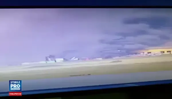 Incendiu de la fabrica de incaltaminte din Jilava, in care un pompier si-a pierdut viata, s-a reaprins in aceasta dimineata