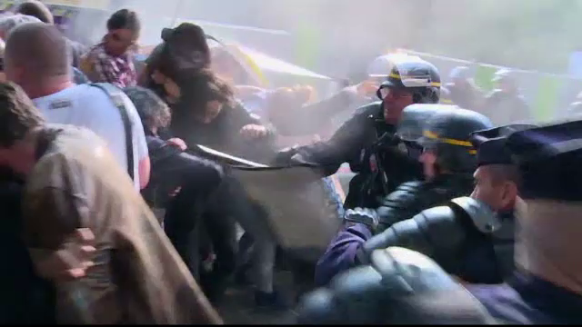Franta, paralizata de greve si proteste in prag de UEFA Euro 2016. Ce trebuie sa stiti in cazul in care calatoriti la Paris