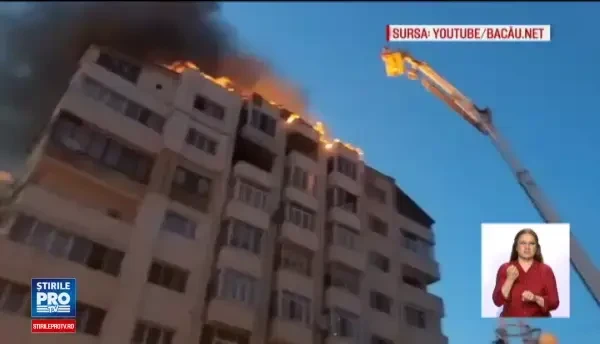 Efectele incendiului urias care a distrus mansarda unui bloc din Bacau. Din ce cauza s-ar fi extins flacarile