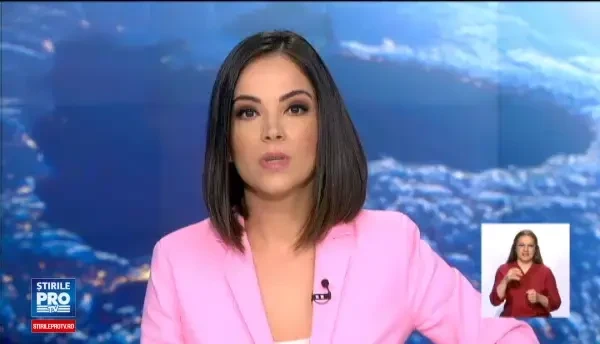 Groapa uriasa, pe o sosea din Canada. O dubita a fost inghitita de craterul surpat peste noapte