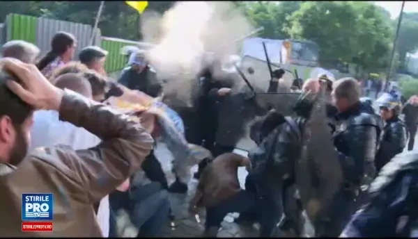 Franta, paralizata de greve si proteste in prag de UEFA Euro 2016. Ce trebuie sa stiti in cazul in care calatoriti la Paris