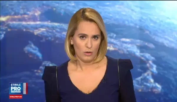 Groapa uriasa pe o sosea din Canada. O dubita a fost inghitita de craterul surpat peste noapte