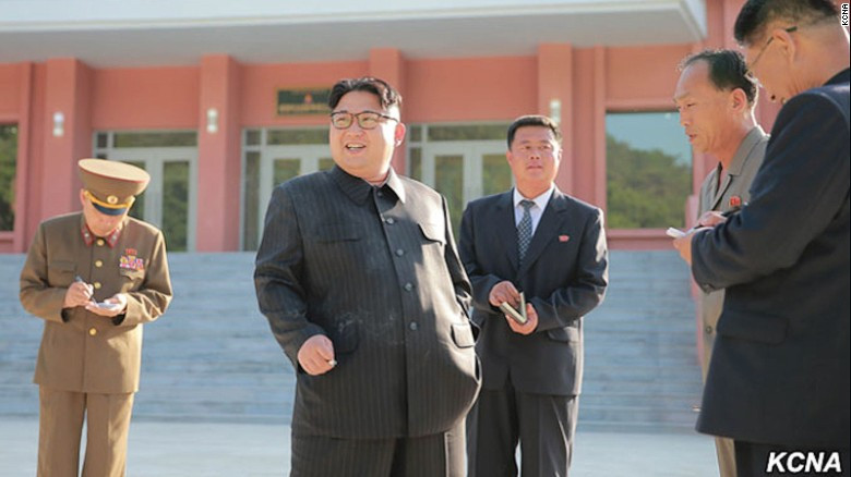 Raport al spionilor sud-coreeni: Kim Jong-Un consuma mancare si alcool in exces si s-a ingrasat 40 de kilograme