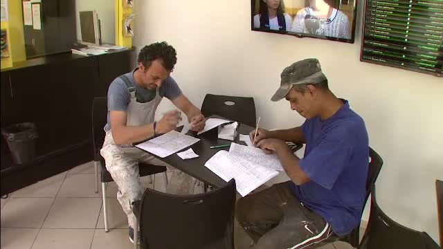 Patronul unei case de pariuri din Capitala batut pentru ca a refuzat sa plateasca taxa de protectie. Ce suma i s-a cerut