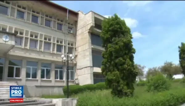 Fetita de 12 ani, plimbata pe la 3 spitale pentru o operatie de apendicita. Cum s-a ajuns la aceasta situatie