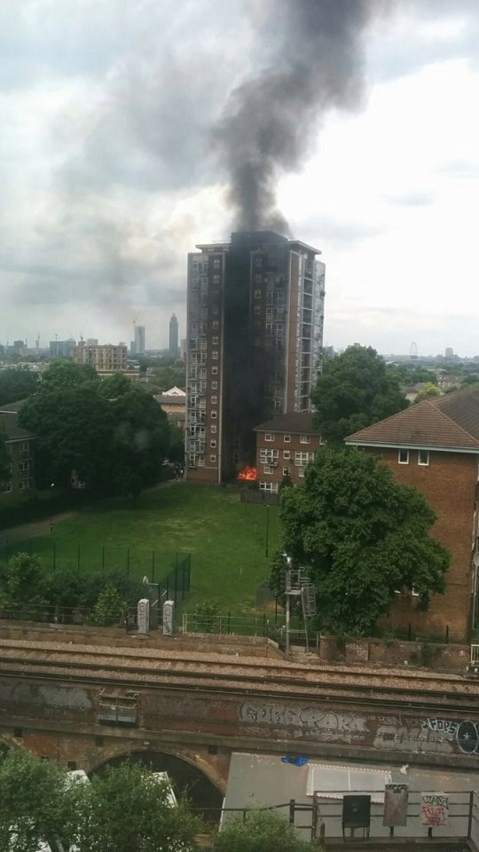 Bloc cu 15 etaje cuprins de flacari in numai cateva minute, dupa o explozie. Imaginile, virale inainte de stingerea focului