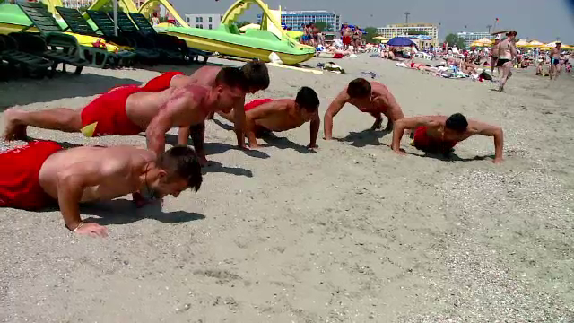 Cea mai aglomerata zi de pe litoralul romanesc de la inceputul sezonului. Cu cat se inchiriaza in prezent o camera pe noapte