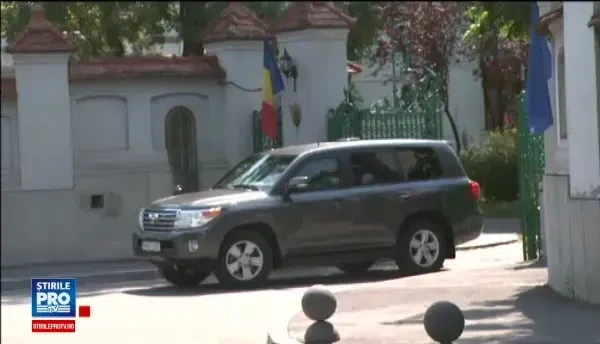 Cumintenia Pamantului, pazita de jandarmi inarmati. Unde a fost mutata sculptura evaluata la 11 milioane de euro