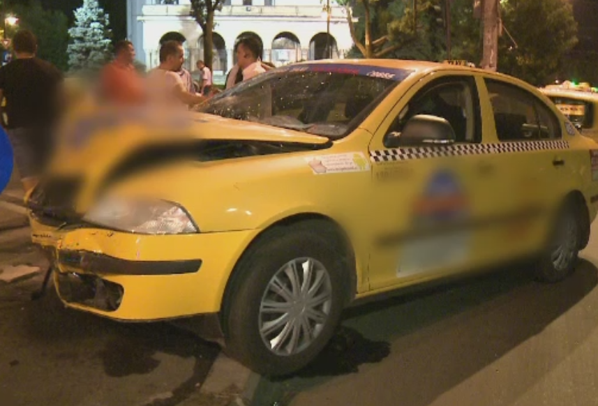 O femeie cu un copil in masina a fost lovita in plin de un taximetrist. Greseala pe care a facut-o soferita din Bucuresti