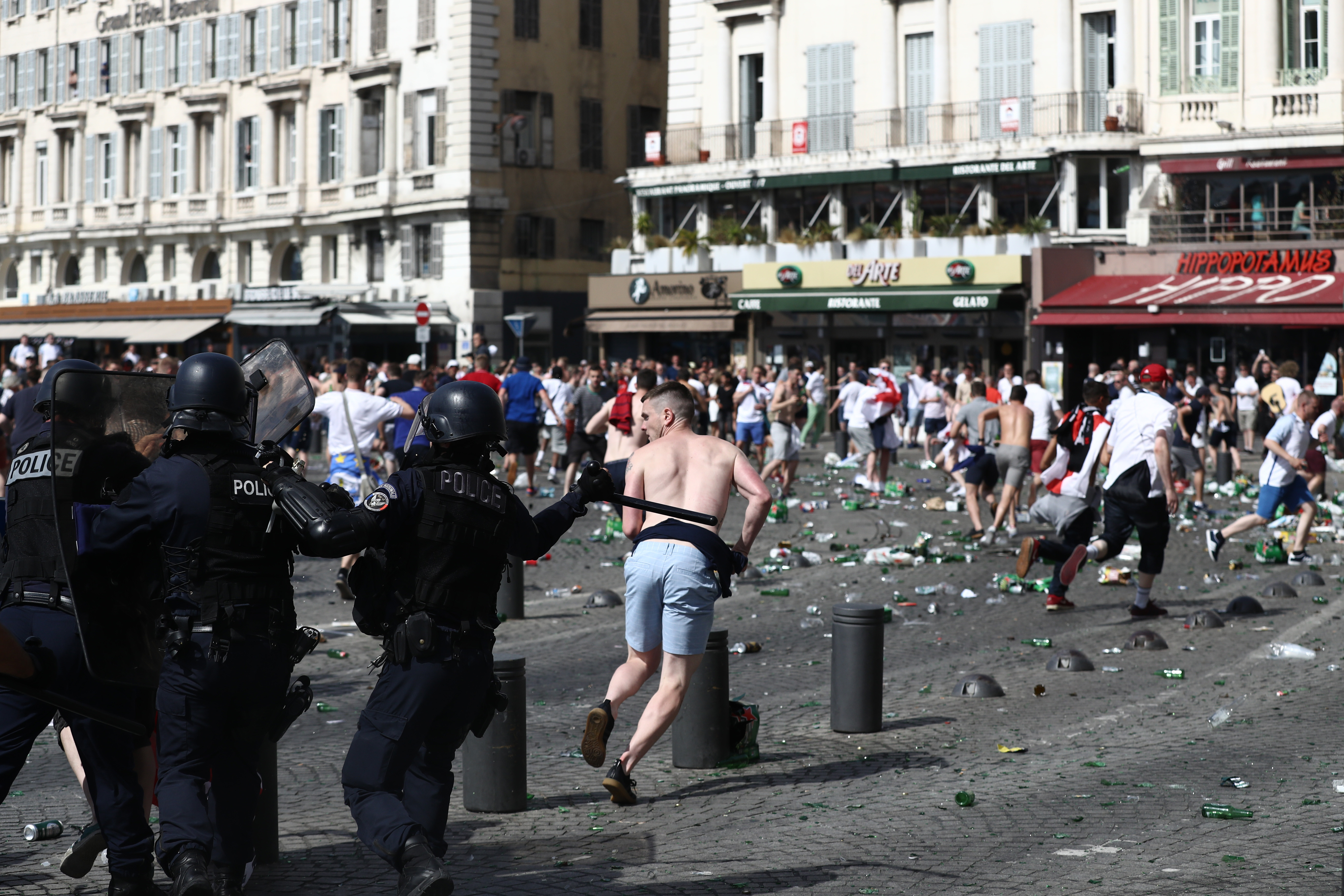 Rusia, "descalificata cu suspendare" de la UEFA EURO 2016 dupa violentele provocate de suporteri: "Pedepsele sunt excesive"