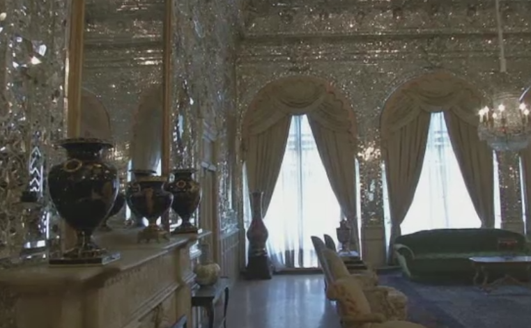 Tot mai multi occidentali descopera frumusetile Iranului. Complexul de palate din Teheran, una dintre marile atractii