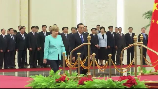 Angela Merkel, intr-o vizita de trei zile in China. Ce a discutat cu premierul chinez: "Nu vrem un razboi comercial"