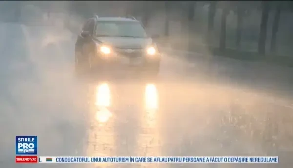 Zeci de case inundate, copaci rupti si drumuri pline de noroi, in Capitala si in unele zone din tara. Furtuna a facut prapad